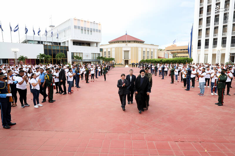 ؛استقبال رسمی «اورتگا» از رئیسی در میدان آزادی / رئیسجمهور به نیکاراگوئه رسید + عکسها