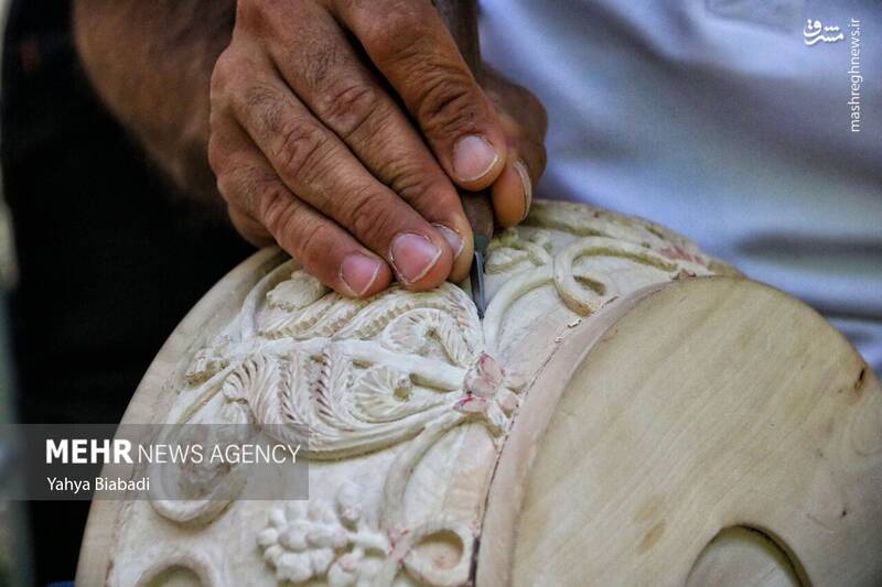 عکس/ هنر روی چوب در کرمانشاه