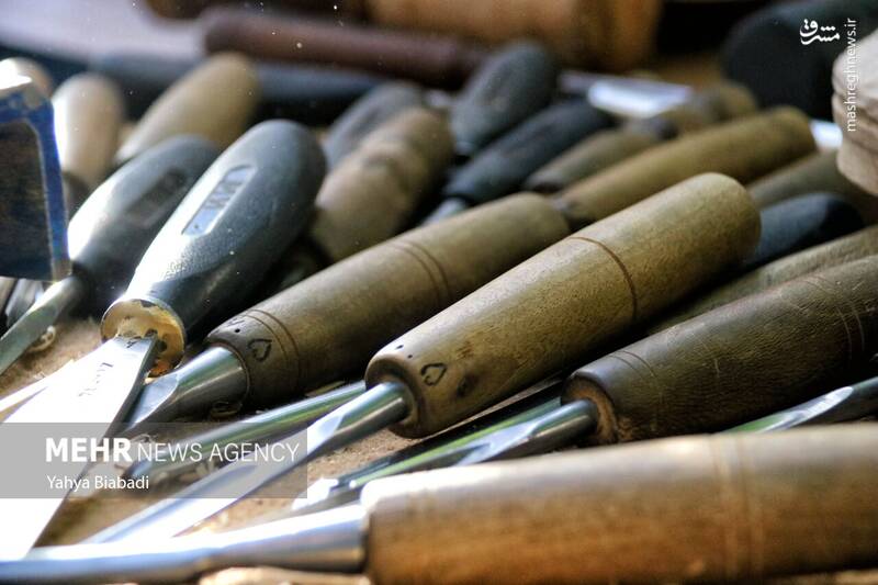 عکس/ هنر روی چوب در کرمانشاه