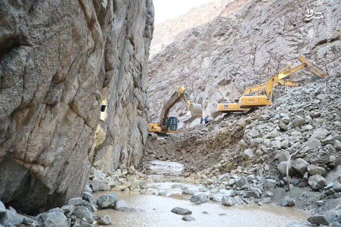 ۳ سکانس از زمین لغزش جاده چالوس و انسداد جریان رودخانه
