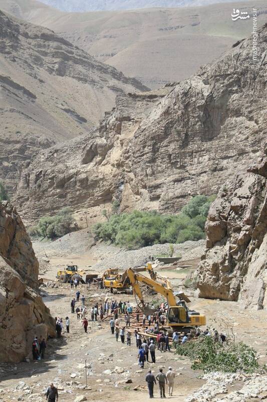 ۳ سکانس از زمین لغزش جاده چالوس و انسداد جریان رودخانه