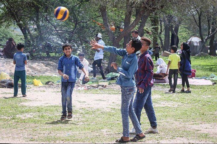 گزارشی از نگاه مردم درباره تفریح خانوادگی در این روزها/ پیادهروی و شنا یا بازیهای موبایلی کدام یک تفریح بهتری است؟