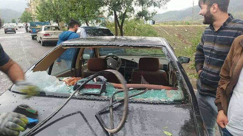 بارش تخم‌مرغی تگرگ‌ در کلیبر و شکستن شیشه خودروها +عکس و فیلم