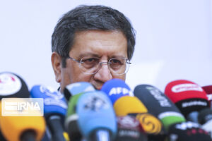 همتی: خزانه خالی بود، پول تورمزا چاپ کردیم