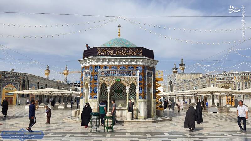 عکس/ نصب کتیبههای شهادت جوادالائمه(ع) در حرم رضوی