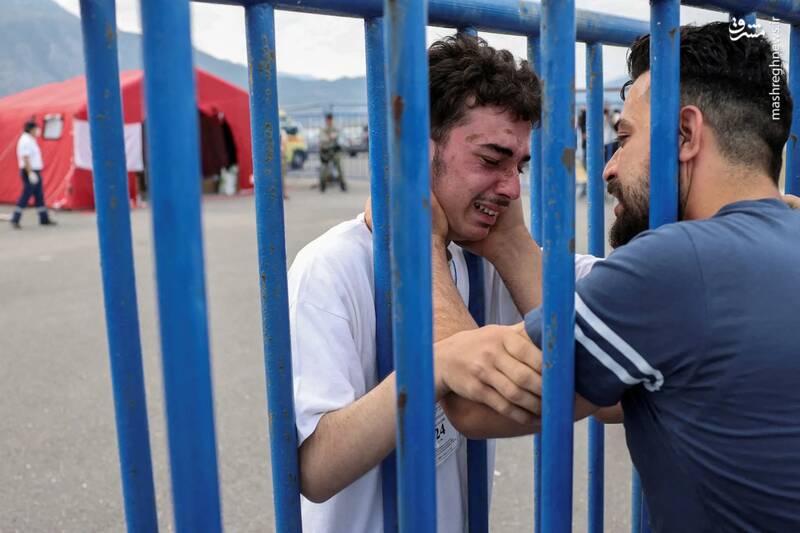 اشک‌های بازمانده سوری 18 ساله که به همراه افراد دیگر در دریای یونان پس از واژگونی قایقشان نجات یافت./ کالاماتا _ یونان