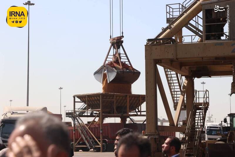 عکس/ بازدید وزیر اقتصاد از انبار گمرک بندر امام خمینی(ره)