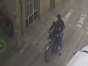 تصاویر لحظه سرقت موتورسیکلت در همدان | چهره سارق کاملا مشخص است