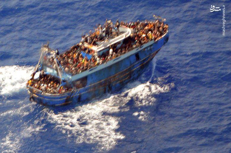  در یکی از بدترین فجایع سال جاری میلادی یک قایق ماهیگیری حامل صدها پناهجویانی که قصد داشتند به اروپا سفر کنند در ساحل جنوبی یونان واژگون شد و دست‌کم ۷۹ تن از مسافران آن جان خود را از دست دادند و ۱۰۴ نفر نجات پیدا کردند و هنوز تعداد زیادی ناپدید هستند.