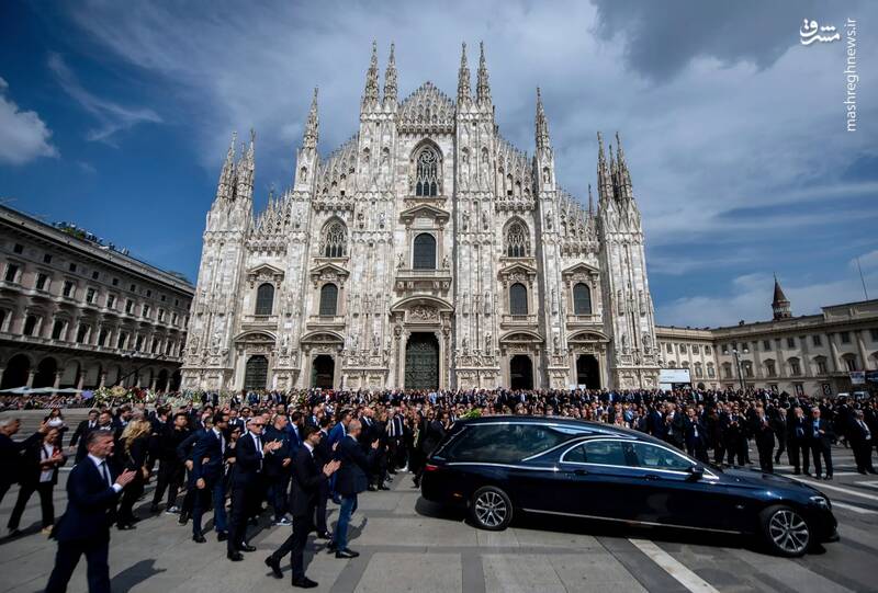 مراسم تشییع سیلویو برلوسکونی نخست وزیر اسبق ایتالیا در کلیسای جامع دومو میلان _ ایتالیا