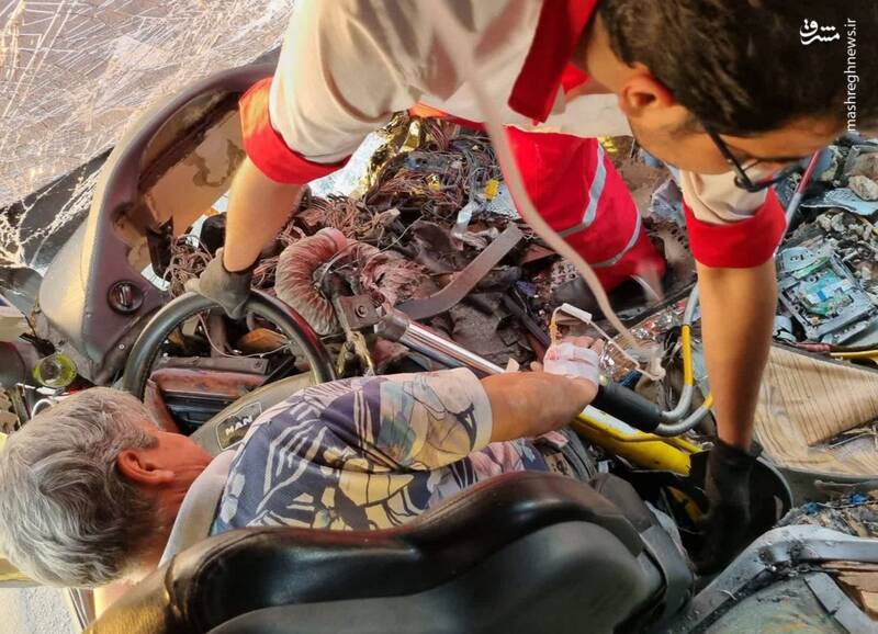 عکس/ تصادف اتوبوس با تریلر در جاده اصفهان تهران