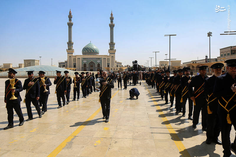 عکس/ دسته عزاداری خادمان حرم قم در روز شهادت ابن الرضا(ع)