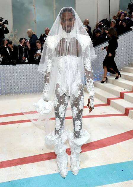 تبلیغ بردگی جنسی در بزرگترین رویداد مد و فشن دنیا+ عکس