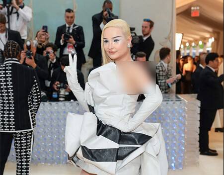 تبلیغ بردگی جنسی در بزرگترین رویداد مد و فشن دنیا+ عکس