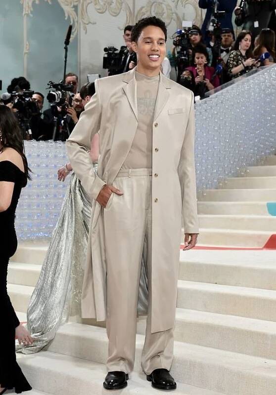 تبلیغ بردگی جنسی در بزرگترین رویداد مد و فشن دنیا+ عکس