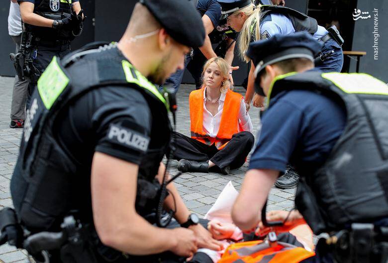 دستگیری فعالان محیط زیست توسط پلیس در  برلین _ آلمان