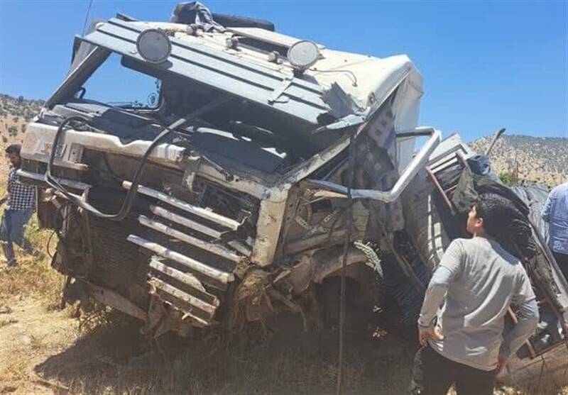 تصادف وحشتناک تریلی با ۲۵ خودرو در محور یاسوج ـ شیراز/ ۲۵ مصدوم و ۶ کشته تاکنون + تصاویر
