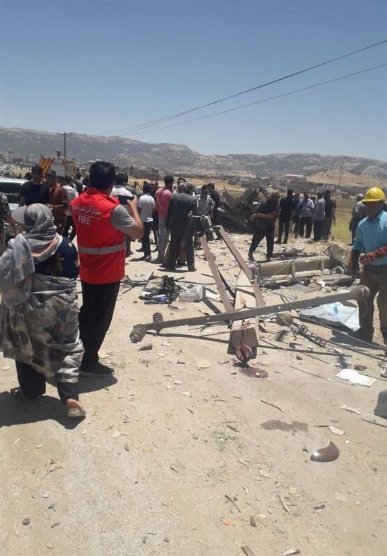 تصادف وحشتناک تریلی با ۲۵ خودرو در محور یاسوج ـ شیراز/ ۲۵ مصدوم و ۶ کشته تاکنون + تصاویر