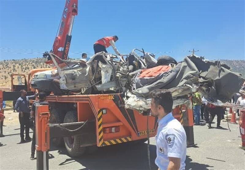 تصادف وحشتناک تریلی با ۲۵ خودرو در محور یاسوج ـ شیراز/ ۲۵ مصدوم و ۶ کشته تاکنون + تصاویر