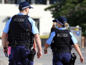 مشت‌های پلیس استرالیا بر صورت یک راننده!