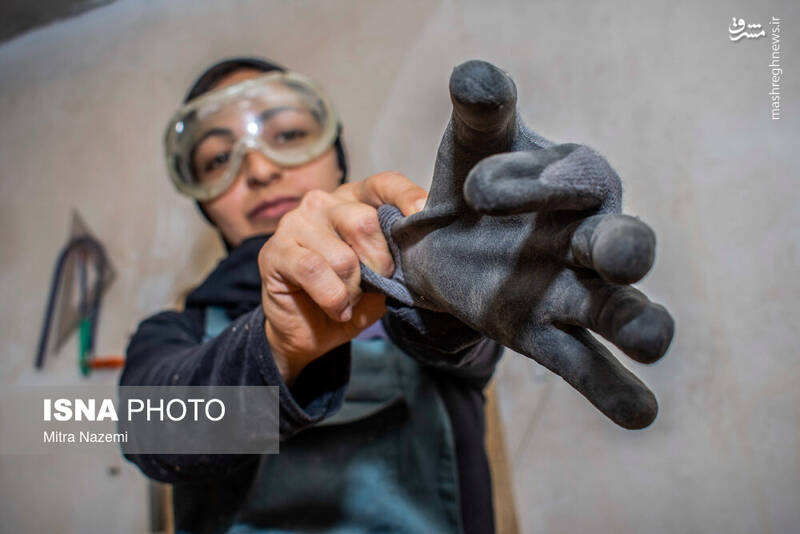 هنرنمایی دختر جوان با کندههای پیر +عکس