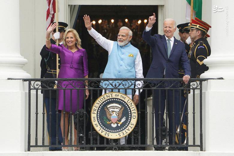 جو بایدن رئیس جمهور آمریکا نارندرا مودی نخست وزیر هند و جیل بایدن بانوی اول ایالات متحده در مراسم رسمی استقبال از مودی در کاخ سفید 