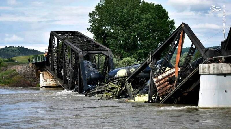 یک فروند قطار حامل مواد بسیار سمی از ریل خارج شده و در رودی در ایالت مونتانا آمریکا واژگون شد.