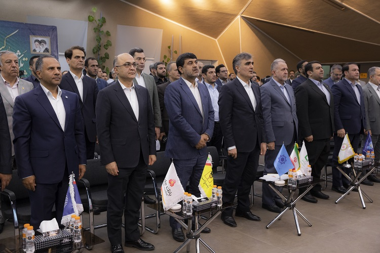 اعطای نشان عالی برکت به مدیرعامل بانک ملت
