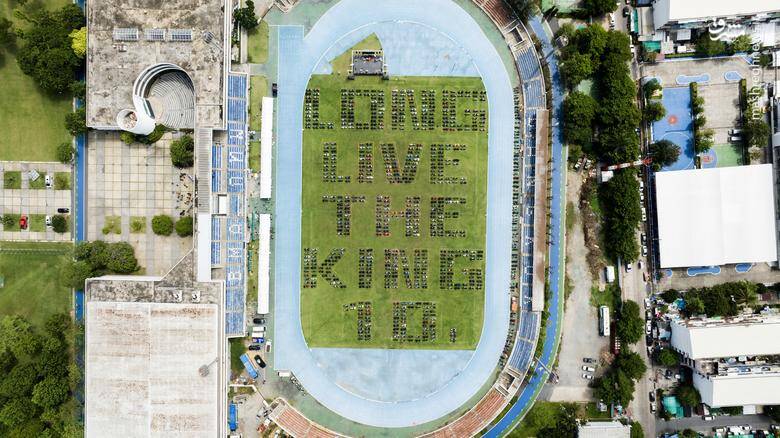 تصویری هوایی از حضور دوچرخه سواران در جشن تولد پادشاه ماها واجیرالونگکورن در بانکوک _ تایلند تصویری هوایی از حضور دوچرخه سواران در جشن تولد پادشاه ماها واجیرالونگکورن در بانکوک _ تایلند