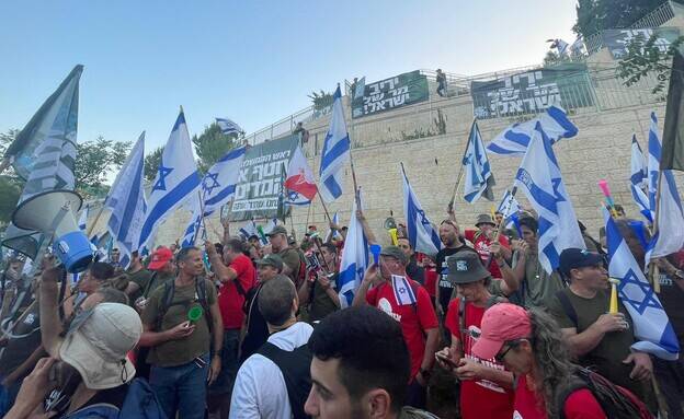 تظاهرات صهیونیستهای معترض در مقابل خانه لوین + عکس و فیلم