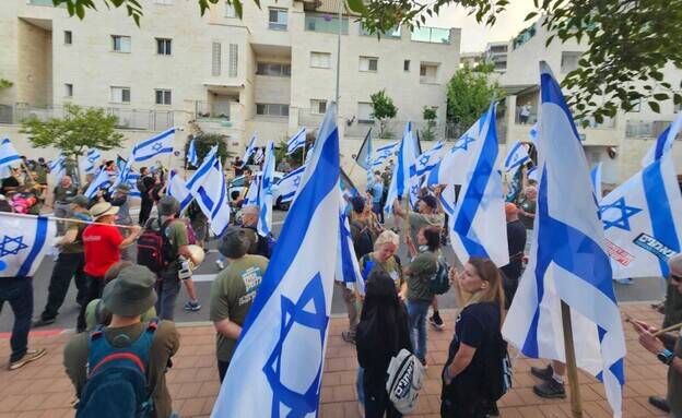 تظاهرات صهیونیستهای معترض در مقابل خانه لوین + عکس و فیلم