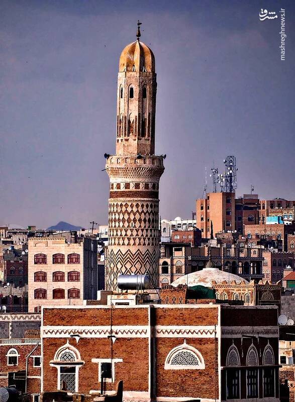 مسجد بزرگ صنعا (به عربی: الجامع الكبير بصنعاء، ) مسجدی باستانی در صنعا، یمن و یکی از قدیمی‌ترین مساجد جهان است. گفته می شود که این مسجد در اوایل دوره اسلامی در سال ۶۳۳ بنا شده است.