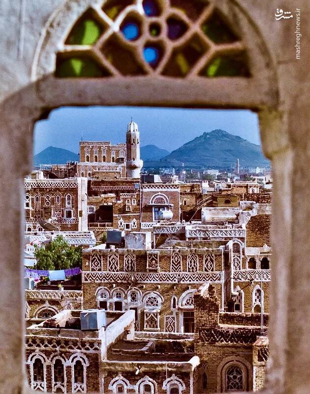 این شهر که زمانی مقر حکومت خلفای اولیه اسلامی بود، امروز پایتخت یمن است. میراث اسلامی آن در ۱۰۶ مسجد، ۱۲ حمام (حمام خانه) و ۶۵۰۰ خانه ساخته شده قبل از قرن یازدهم منعکس شده است.