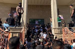 تجمع اعتراضی شهروندان عراقی در برابر سفارت سوئد در بغداد +فیلم