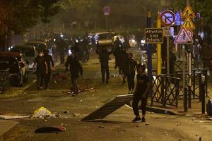 اعمال منع آمدوشد در برخی مناطق فرانسه/ بالگرد به پیشتیبانی پلیس آمد
