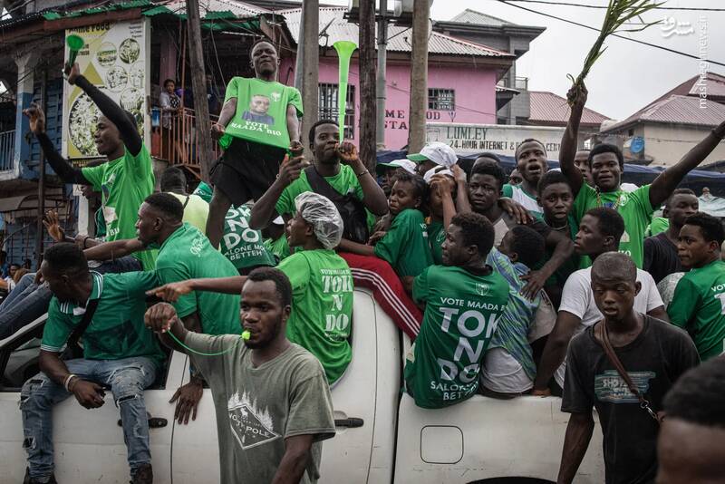حامیان رئیس جمهور جولیوس مادا بیو انتخاب مجدد او را برای دومین دوره ریاست جمهوری جشن می‌گیرند./ فری تاون _ سیرالئون