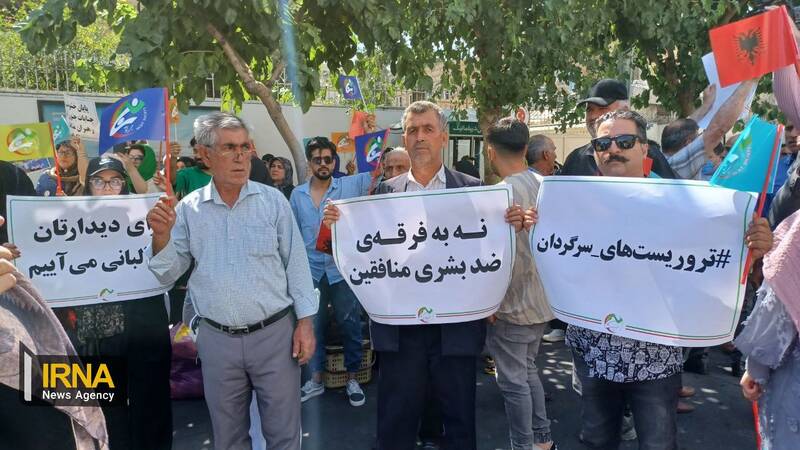 تجمع خانوادههای اعضای گرفتار شده گروهک منافقین +عکس و فیلم