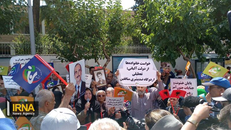 تجمع خانوادههای اعضای گرفتار شده گروهک منافقین +عکس و فیلم