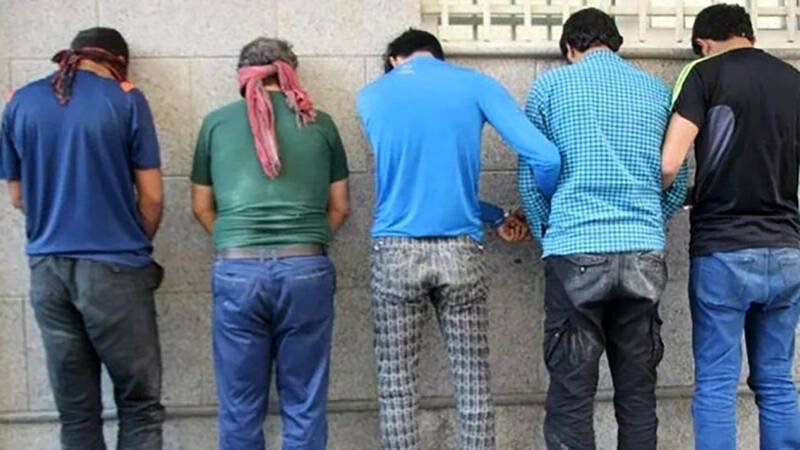 این ۵ مرد مشروبات الکلی مرگبار میساختند + عکس