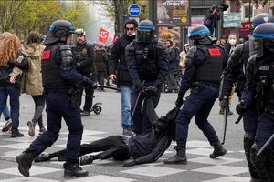 فیلم/ ماله‌کشی خشونت و سرکوب پلیس فرانسه به سبک اینترنشنال