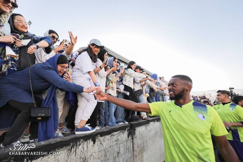 واکنش باشگاه استقلال به جنجال تمرین؛ فهمیدیم این حاشیهسازی کار چه کسانی بود/ شبکههای برانداز از آب گلآلود ماهی نگیرند/ شروع بیحرمتی از سوی تماشاگرنماها بود