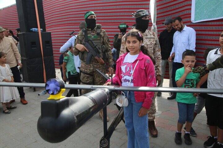 نمایشگاه تسلیحات و تجهیزات نظامی قسام در غزه+ تصاویر