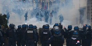 فرانسه روی خط ناآرامی؛ بازداشت معترضان ادامه دارد+فیلم