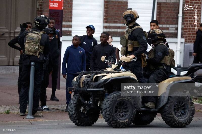 عکس/ ورود یگان ویژه و گردان تهاجمی برای سرکوب معترضان فرانسه