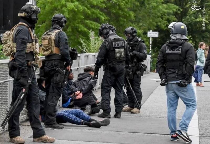 عکس/ ورود یگان ویژه و گردان تهاجمی برای سرکوب معترضان فرانسه
