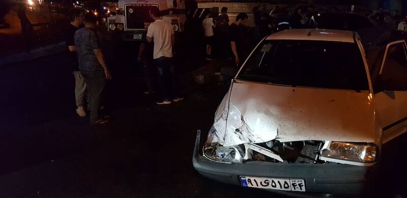 واژگونی کامیونت حمل تیرآهن در خیابان شریعتی +عکس