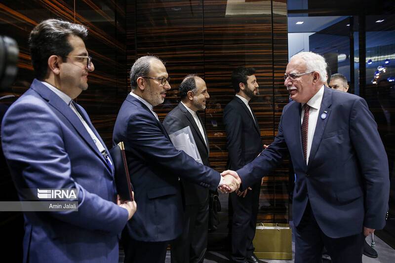 عکس/ دیدارهای وزیر خارجه در حاشیه اجلاس وزرای جنبش عدم تعهد