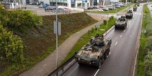 تجهیزات و نظامیان لهستان در مرز بلاروس مستقر می‌شوند