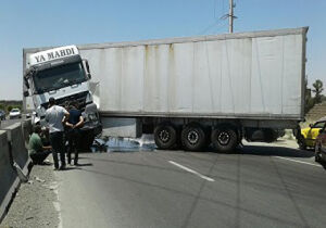 قیچی مرگبار کامیون در بزرگراه شهید دستجردی اصفهان