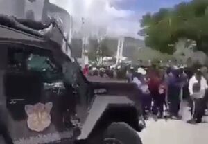 دزدیدن خودرو پلیس توسط معترضین در مکزیک